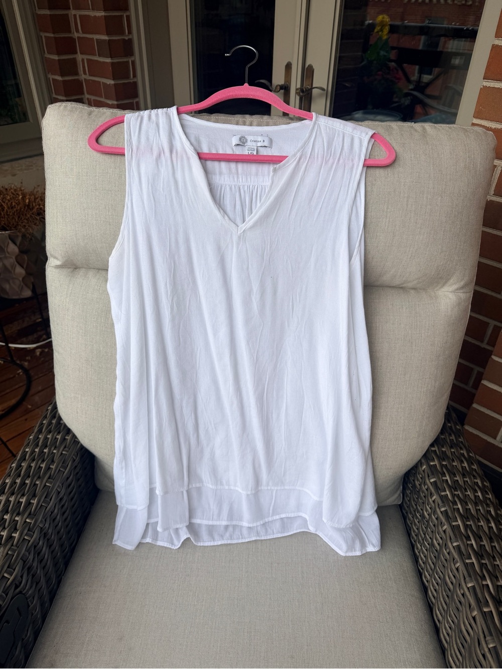 Relaxed V-Neck Sleeveless Tunic Top in White